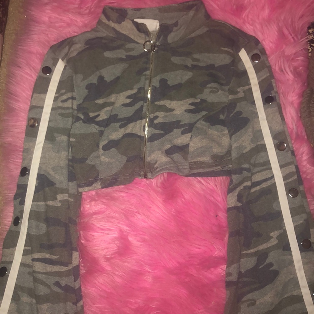 camouflage long sleeve crop top